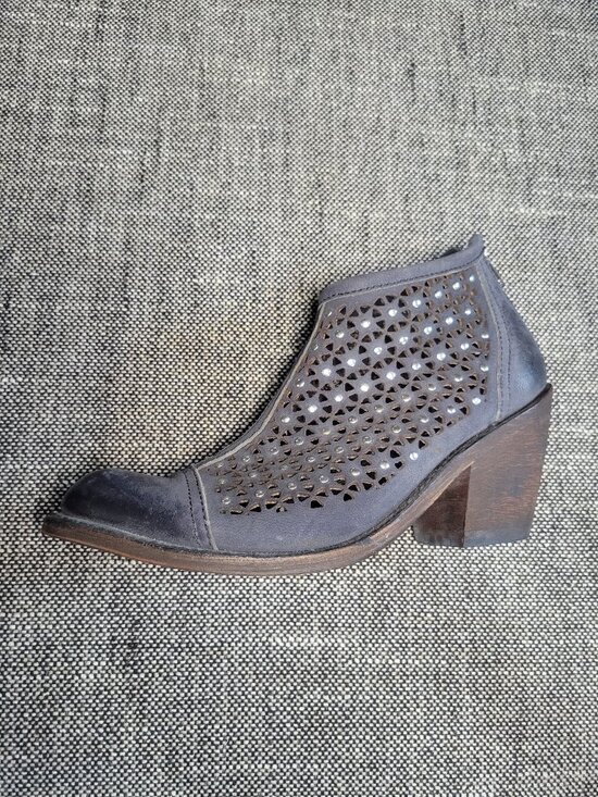 Independent Boot Company Shoes - Independent Boot Company 6.5 Gray Leather Studded Cutout Ankle Boots